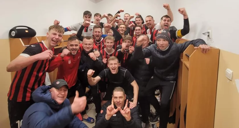 Liderzy ligowych tabel potwierdzają formę z jesieni.