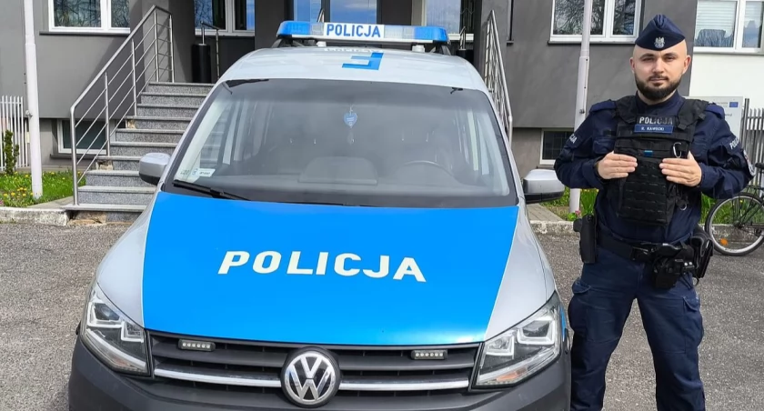 Ciężarówka przewróciła się na trasie - kierowcę uratował policjant po służbie