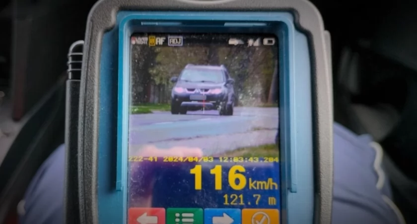 Nastolatek pędził 116km/h w terenie zabudowanym
