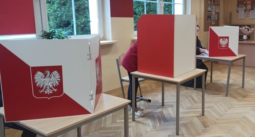 Wybory samorządowe 2024 - Frekwencja w powiecie wieruszowskim, wieluńskim i pajęczańskim na 12:00