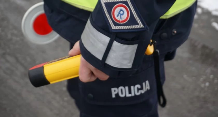 Pijany 31-latek spadł z hulajnogi. Uderzył głową w jezdnię!