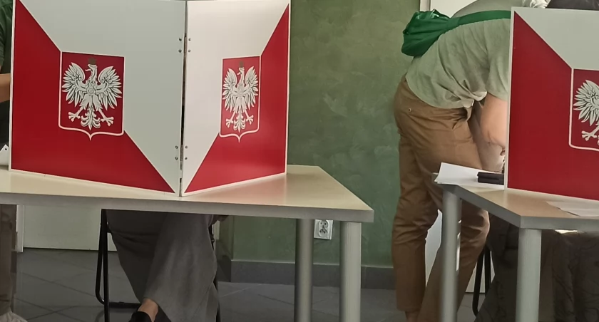 Te osoby wygrały w swoich okręgach - wyniki wyborów samorządowych w gminie Ostrówek 