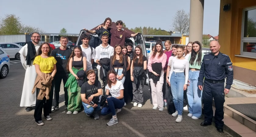 Maturzyści z wizytą w komendzie - poznali tajniki pracy policjantów