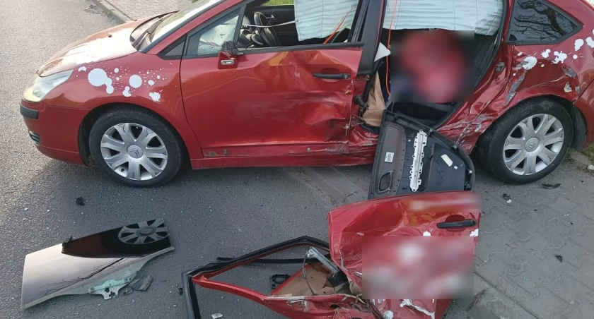 Wypadek. Kierowca zasnął, a dwoje dzieci trafiło do szpitala 