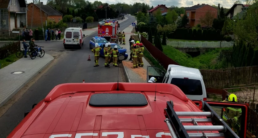 W Strobinie kierowca wjechał w inne auto podczas omijania