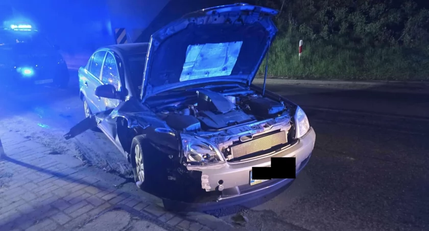 30-latek rozbił opla. Grozi mu więzienie 