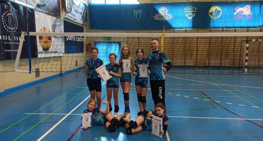 Siatkarki Szkoły Podstawowej w Rudzie z sukcesem w półfinale wojewódzkim!
