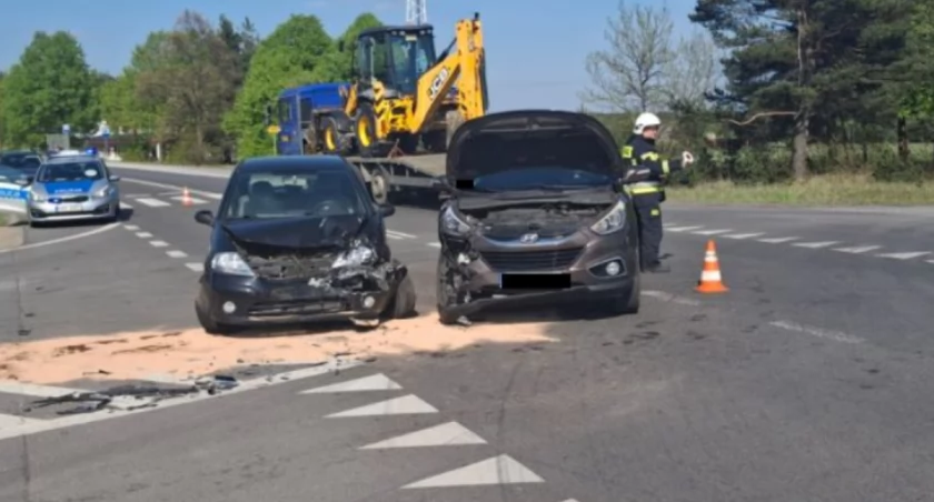 Nie ustąpił pierwszeństwa na skrzyżowaniu - dwie osoby w szpitalu 