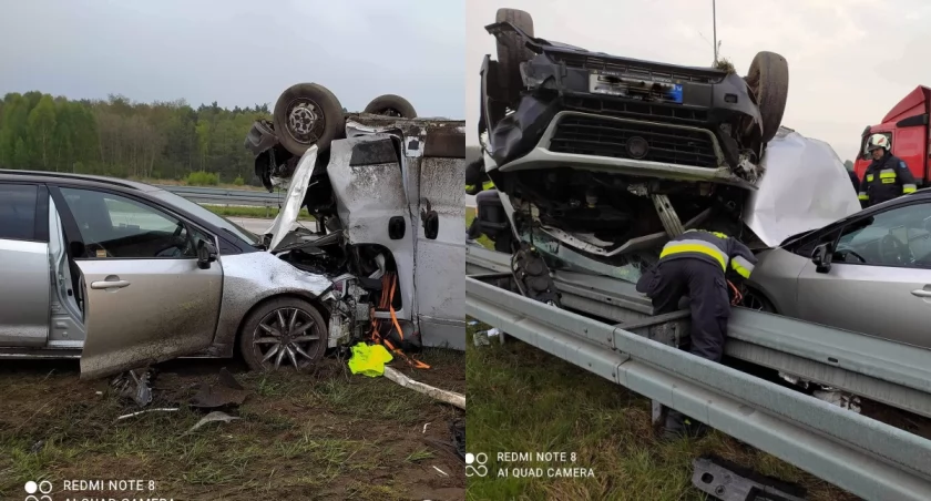 Trzy auta zderzyły się na trasie S8 - kierowca i dwóch pasażerów trafiło do szpitala