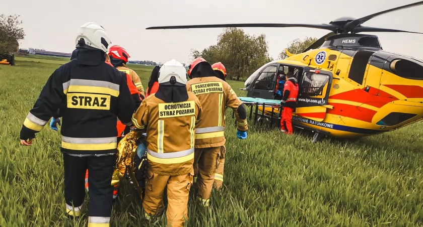 Straciła panowanie nad motorowerem i upadła na chodnik - w akcji uczestniczył helikopter Lotniczego Pogotowia Ratunkowego