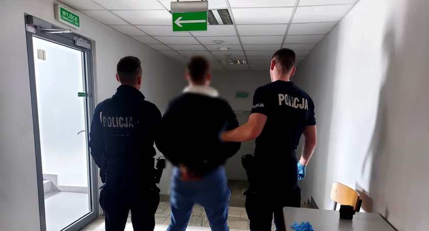 Nastoletni złodziej perfum zgubił swój łup. Wartość? Pięć tysięcy złotych! 