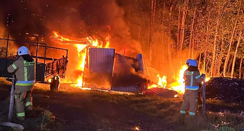 Groźny pożar budynku gospodarczego. Spore straty! 