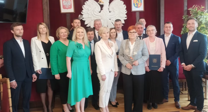 Nowi radni Osjakowa oraz burmistrz Renata Kostrzycka objęli mandaty 