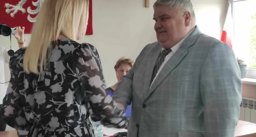 Pierwsza sesja Rady Gminy w Skomlinie. Ślubowanie złożyli wójt i wszyscy radni 