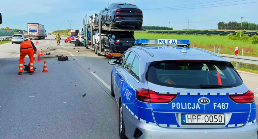 Zderzenie trzech aut na A1 - jak do niego doszło? 