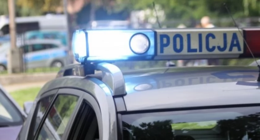 Tragiczny wypadek w Smaszkach - mężczyzna uderzył w znak drogowy