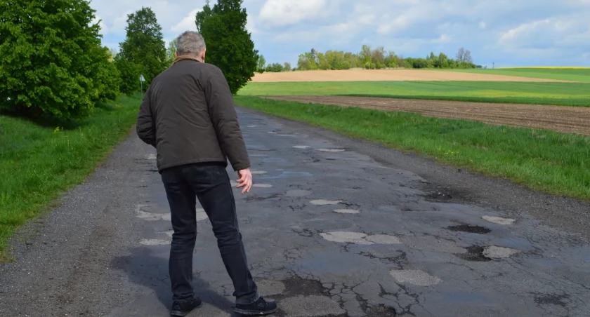 Droga z Piekła do Komornik na razie bez remontu 
