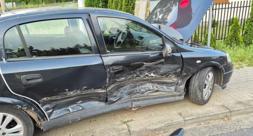 Wypadek na skrzyżowaniu. Poszkodowane małe dziecko 