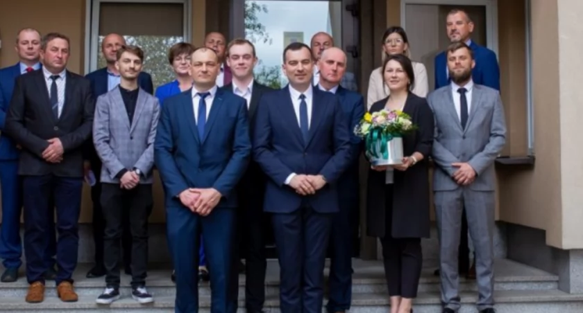 Wójt Siemkowic Kamil Ceglarek zarobi więcej niż poprzedniczka, radni też przyznali sobie podwyżki