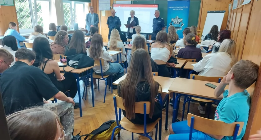 Najpierw debata, a później alkogogle i symulator dachowania - uczniowie wiedzą, jak ważne jest bezpieczeństwo na drodze 