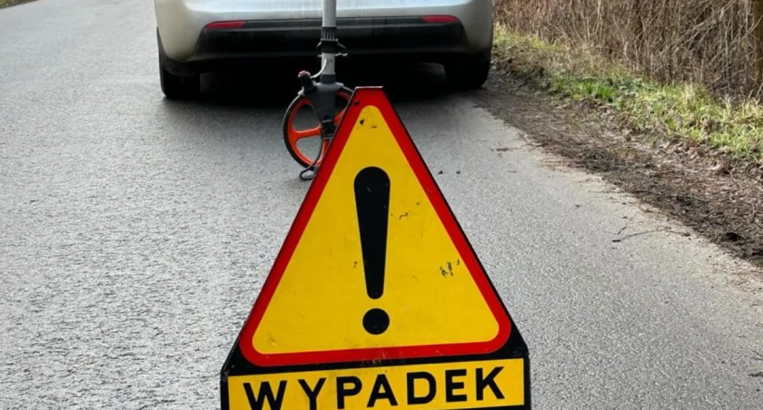 Wypadek. Kierowca i trójka pasażerów w szpitalu 