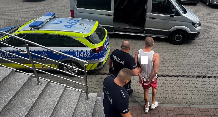 Dwaj poszukiwani w rękach policji. Ukrywali się przed więzieniem!