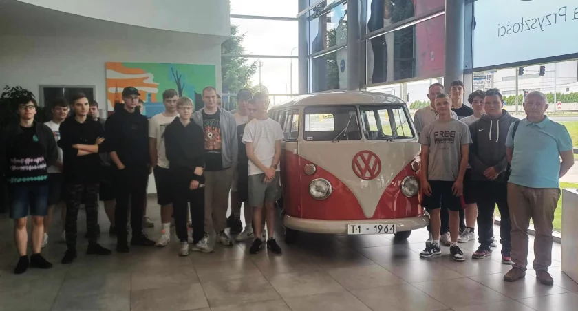 Wyjazd do fabryki Volkswagen Polska. Praktyczna lekcja dla przyszłych fachowców