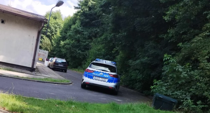 Morderstwo w Wieluniu? Zwłoki ukryte były w zaroślach