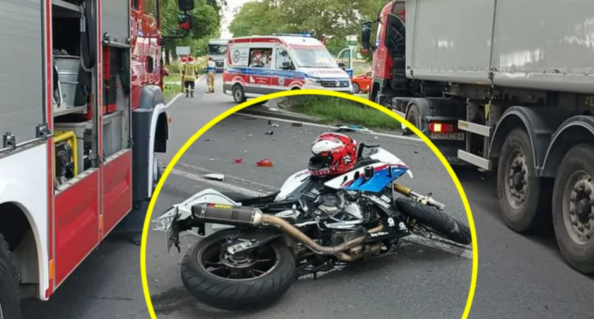 Poważny wypadek w Pajęcznie: motocyklista i kierująca samochodem trafili do szpitala