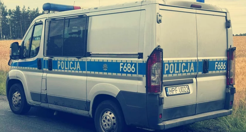 Wypadek w Chotowie: 17-latek w szpitalu po zderzeniu motocykla z samochodem