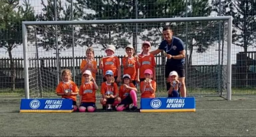 Żeński zespół FC BONUS na turnieju Wart-Milk CUP 2024