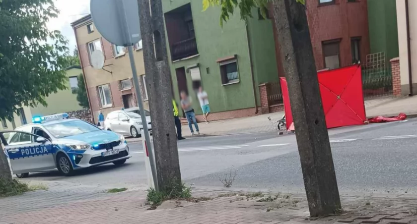 Śmiertelny wypadek w Działoszynie: Rowerzysta zginął po zderzeniu z TIR-em na ul. Częstochowskiej