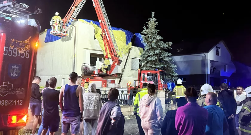 Nawałnica zerwała dach domu - Strugi, gmina Wierzchlas