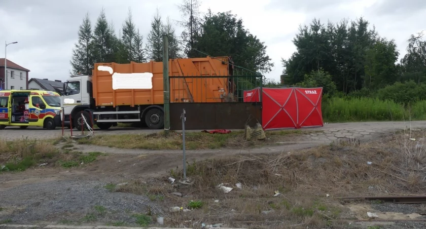 Kierowca śmieciarki potrącił 66-latka. Mężczyzna zmarł!