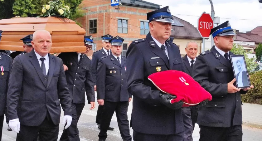 Tłumy na pogrzebie ks. kan. mgr. Mirosława Rapci 