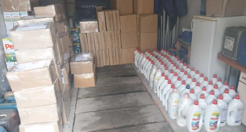 Sprzedawał podrobione artykuły chemiczne - policjanci zabezpieczyli nielegalny towar 