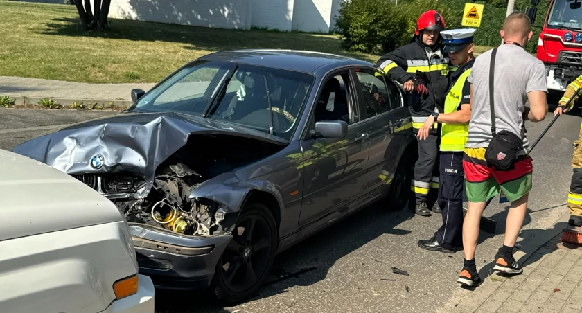 Kolizja drogowa w Wieluniu: policja poszukuje kierowcy porsche cayenne