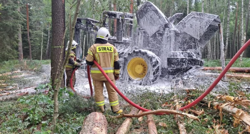Pożar maszyny leśnej - ogromne straty materialne 