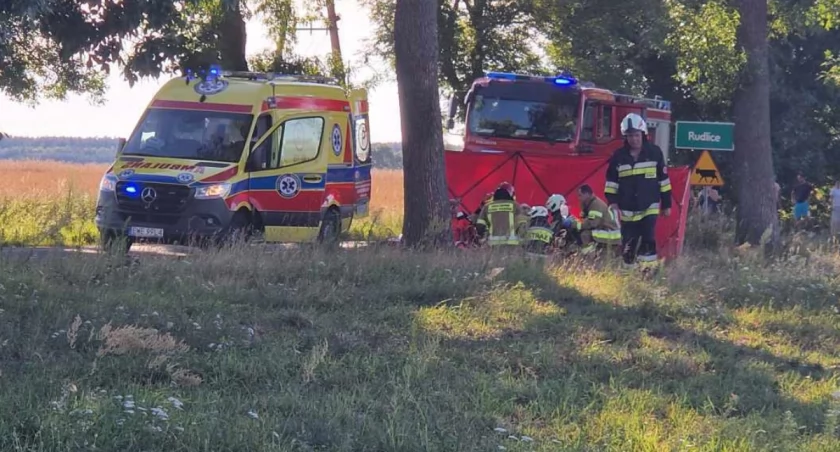 Wypadek w Skrzynnie: akcja ratunkowa trwa. Śmigłowiec LPR na miejscu