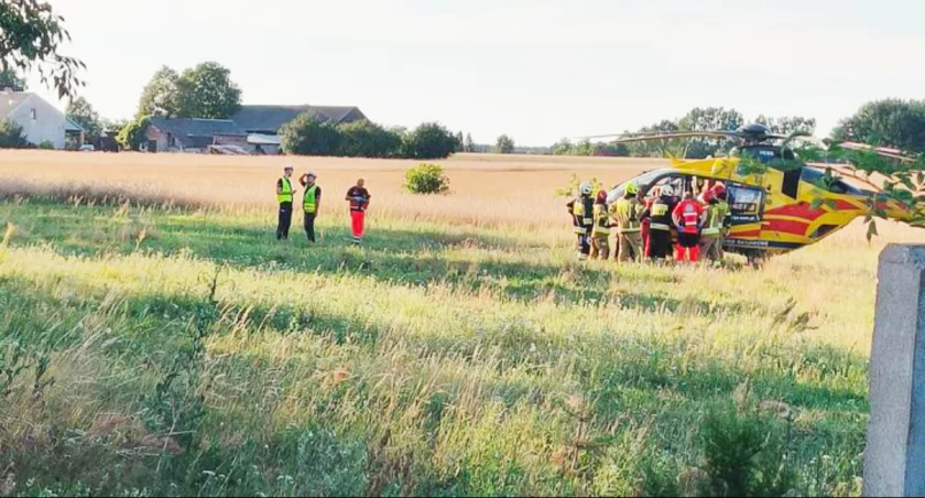 Poważny wypadek drogowy w Skrzynnie: 29-letni kierowca w ciężkim stanie przetransportowany do szpitala śmigłowcem LPR