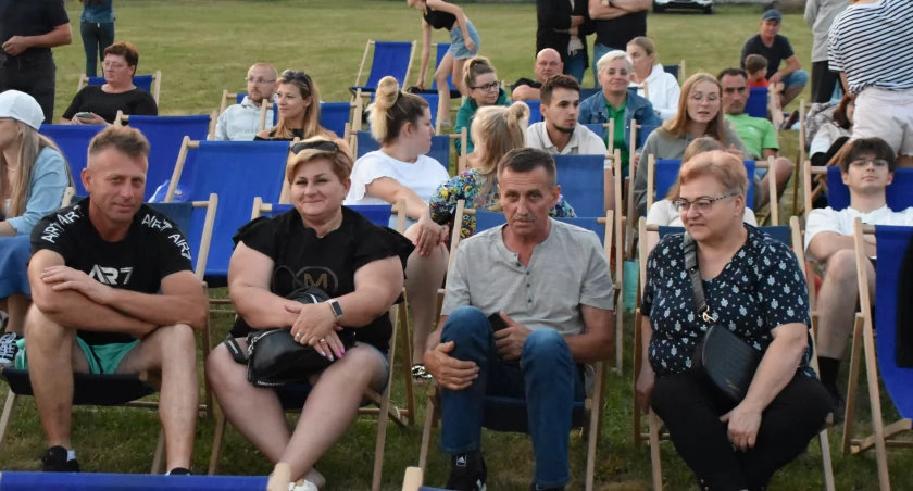 Plenerowy seans filmowy w Kiełczygłowie