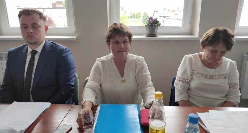 Sesja Rady Gminy w Skomlinie - diety radnych, sołtysów i pensja wójta w górę 