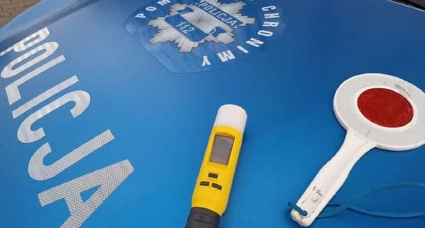Stoczył się i uderzył w inny pojazd. Sprawca miał ponad 2,5 promila