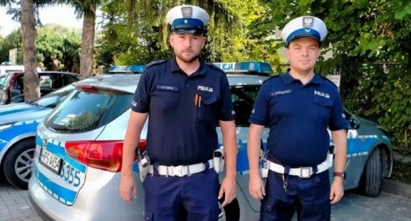 Policja eskortuje samochód z chorym dzieckiem: niezwykła akcja pod Kępnem