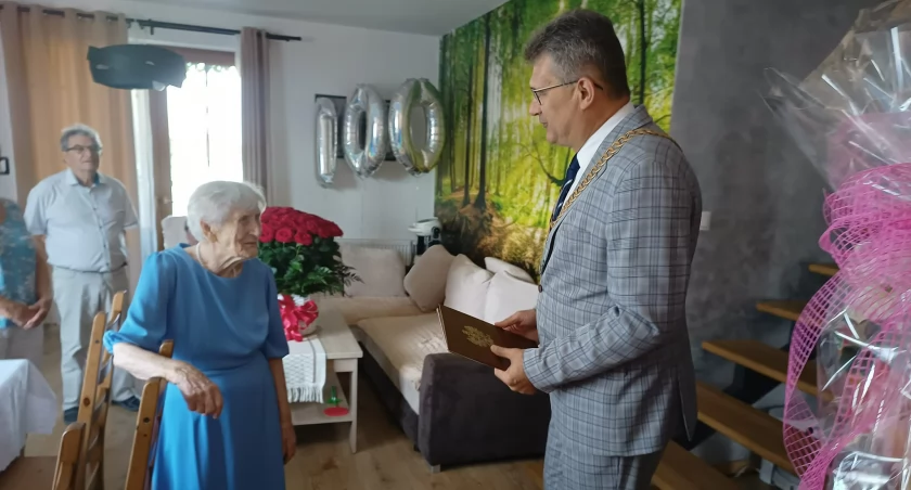 Piękna uroczystość w Pajęcznie - pani Anna Wrona świętowała setne urodziny!