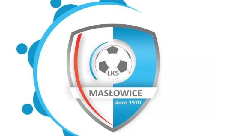 Inauguracja sezonu piłkarskiego przez LKS Masłowice: Starzy vs. Młodzi – Niezapomniany mecz i wspólne ognisko