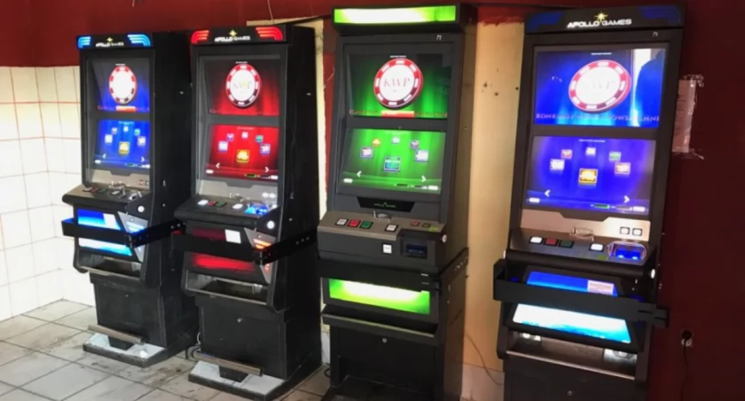 Koniec z nielegalnym hazardem - funkcjonariusze zabezpieczyli 10 automatów do gier