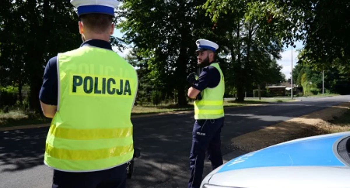 Pijany i bez uprawnień ruszył w trasę - w aucie była jego córka