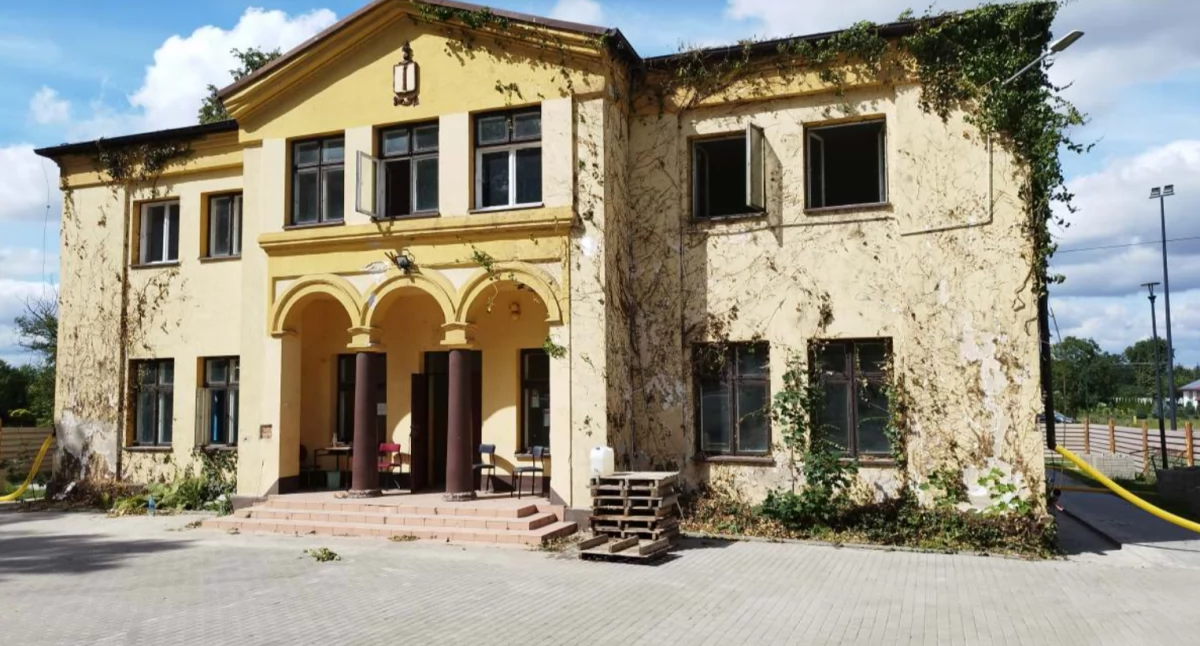 Zabytkowy budynek w Stróży przejdzie remont - prace będą kosztować blisko 4 mln zł