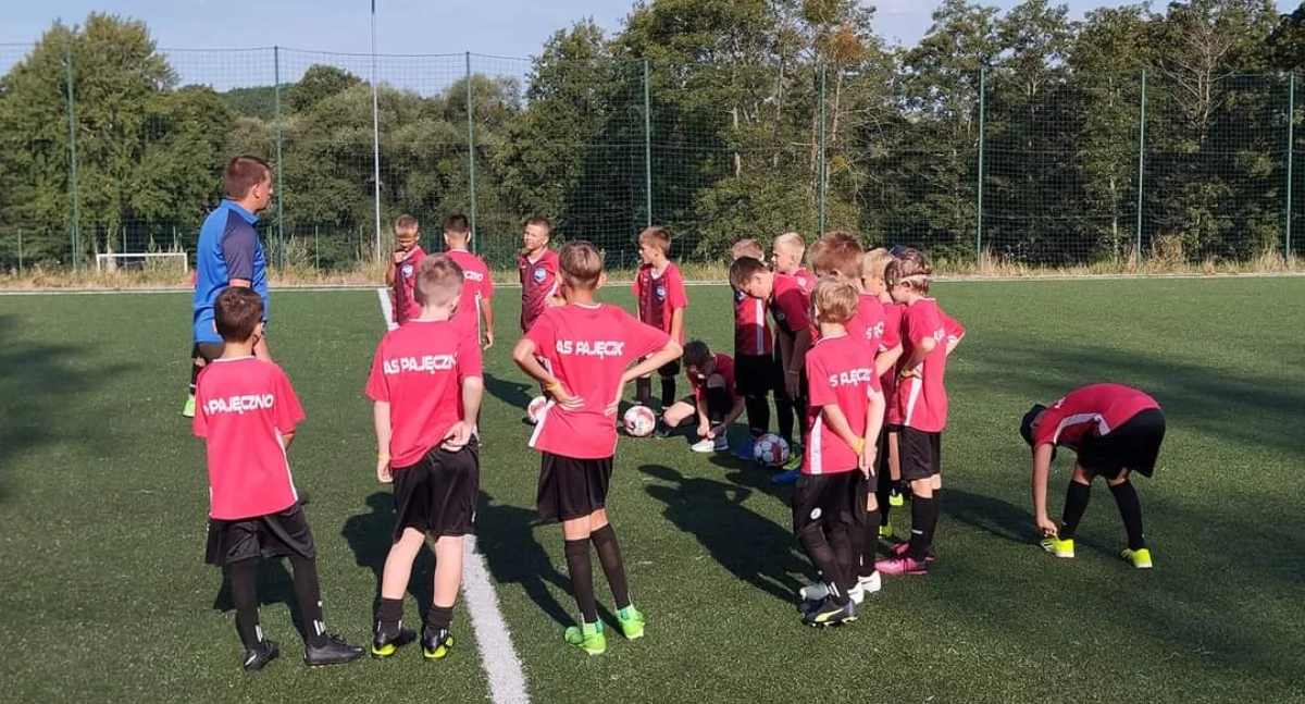 Młodzi piłkarze Akademii Sportu Pajęczno szlifowali formę na obozie w Mrągowie 